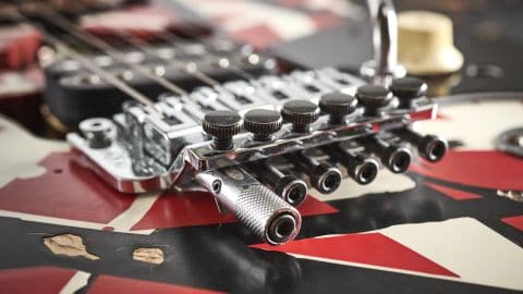 EVH-Frankie-Striped-détail-chevalet